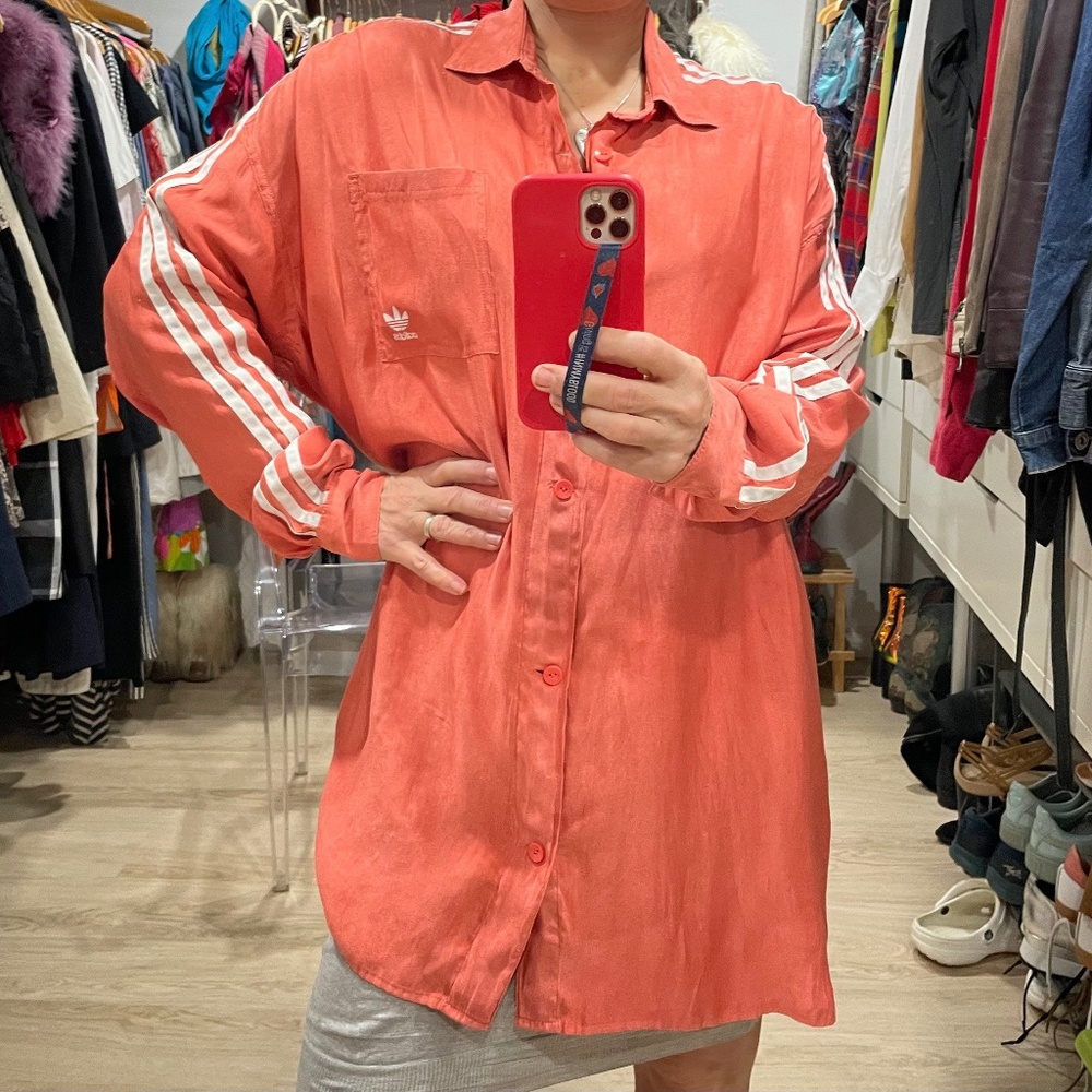 ADIDAS «silk like» blouse Woman, M (fits very large). Corail colour. Superbe!